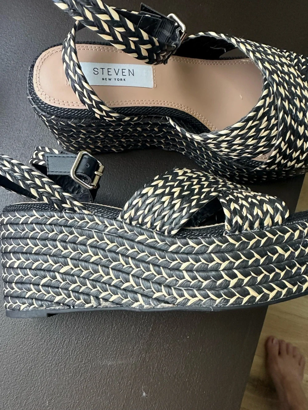 NWOT Black & Natural Woven Platform Sandals